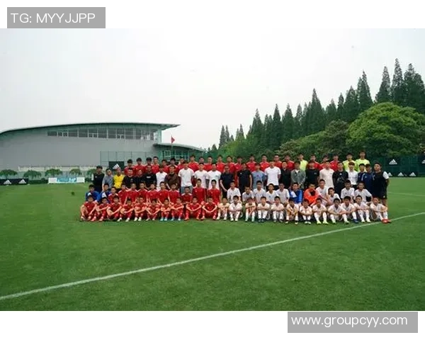 崇明弟子探访徐根宝颜骏凌呼吁传承足球精神与传统 崇明弟子探访徐根宝颜骏凌呼吁传承足球精神与传统